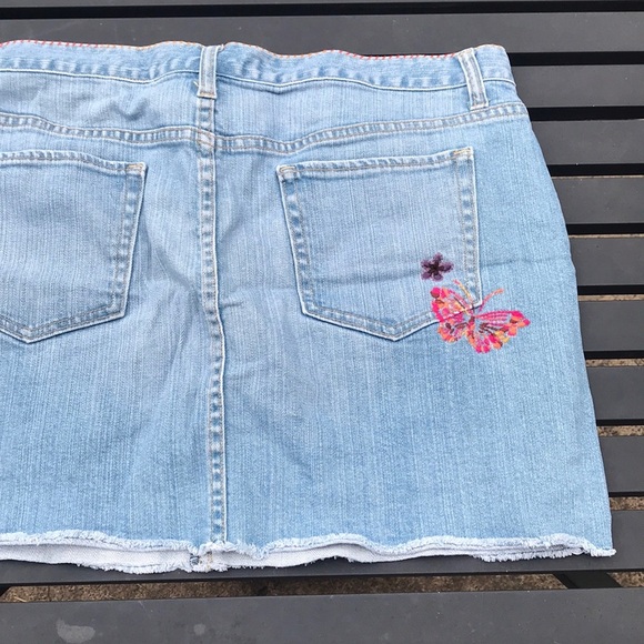 Gap Jean skirt. Embroidery detailing. - Picture 3 of 3